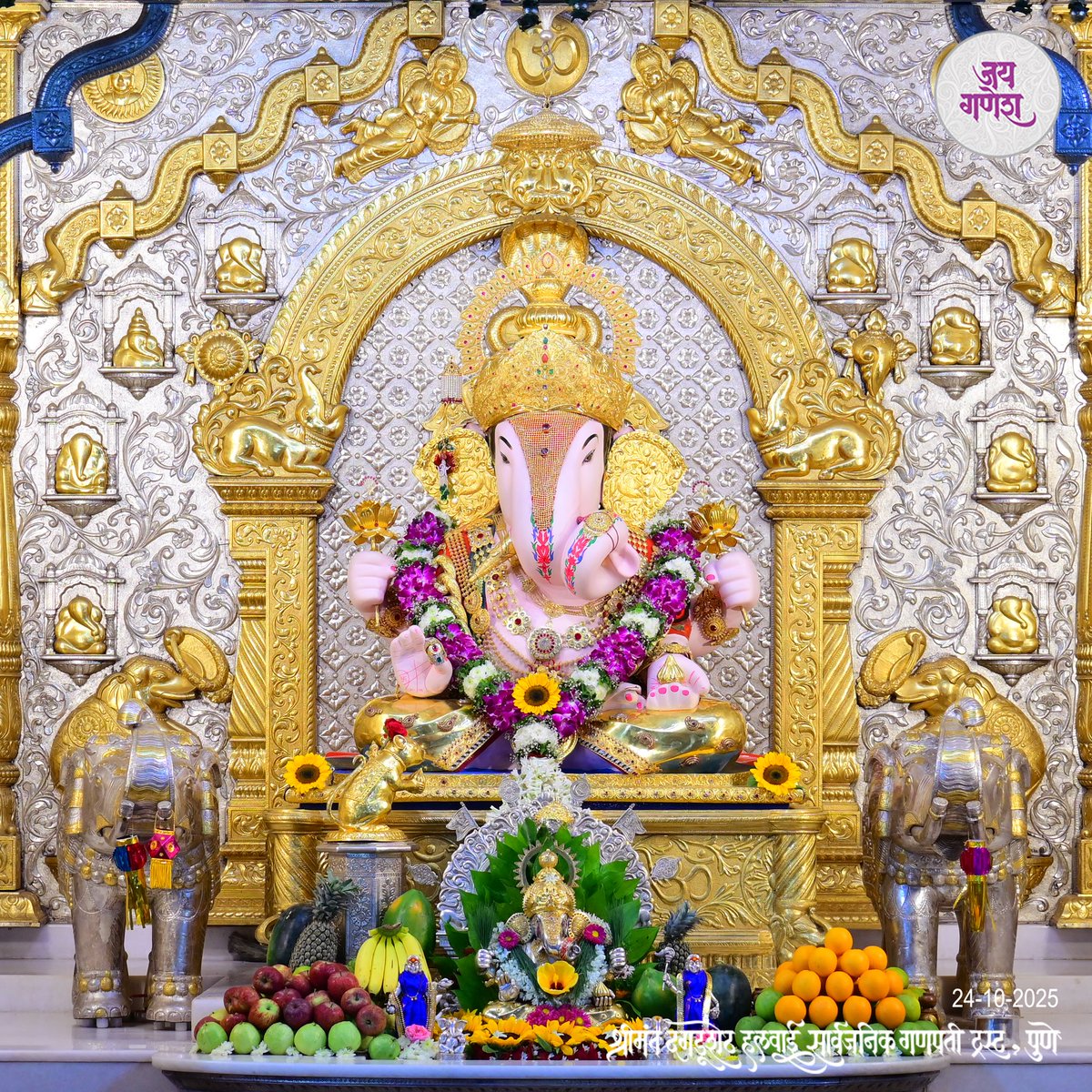 DagdushethG's tweet image. प्रणम्य शिरसा देवं गौरी विनायकम् । भक्तावासं स्मेर नित्यमाय्ः कामार्थसिद्धये
.
.
.
.
#shrimant #dagdusheth #shrimantdagdushethhalwaiganpati #ganpati #ganpatibappa #pune #maharashtra #bappa