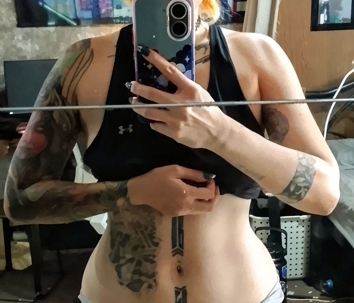 คุณออกกำลังให้น่าเน้ด
ชั้นออกกำลังเพื่อจะแดกได้แบบ unlimited 

เราไม่เหมือนกัน

อายุ 36 ออกกำลังแบบโง่ๆ งงๆอยู่ที่บ้าน
ไม่คาร์ดิโอ ไม่คุมอาหาร เน้นยกเวท
เป้าหมายคือ เพื่อการ แ ด ก
รูปร่างหรอ ไม่ได้อยากผอมนะ
อยากแน่นๆ เบิ้มๆ เหมือนพวกนักมวยปล้ำอ่ะ

ผอมทำไม ของอร่อยเยอะชิบหาย