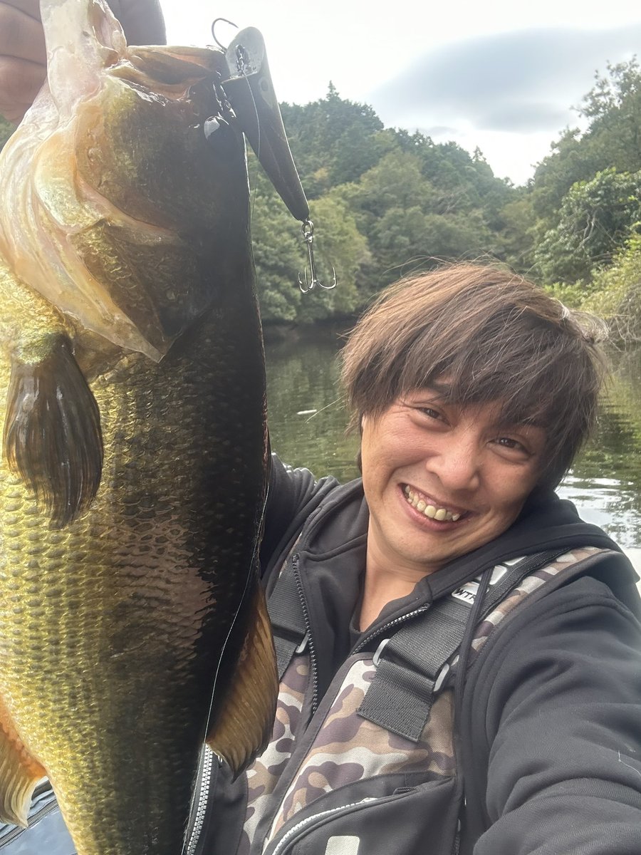 み…みんな！🥹💦
2池目で化け物を……❗️
ヘドンのオールドトッププラグで
ダーター音出してたら腕ごと
持って行かれるとこでした😳💦

三重に来て…ホントによかった❣️
我が生涯…一片の悔いなしぃ〜❗️✊

誰もかしこもいい子いい子しちくり❣️💕