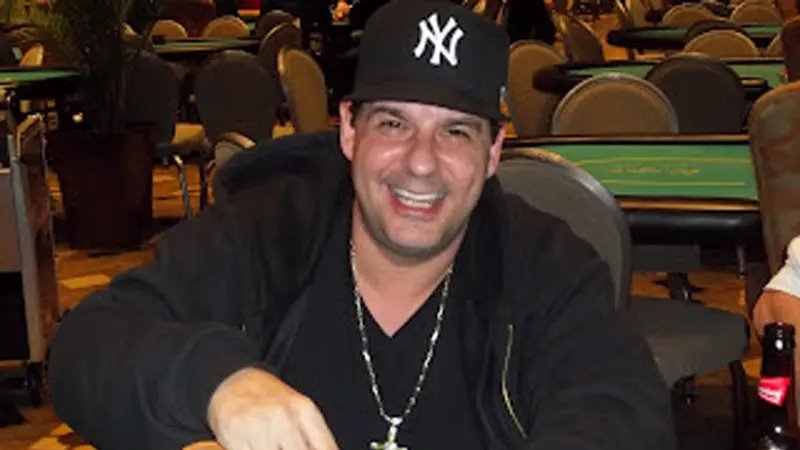 MarioNawfal's tweet image. 🚨 🇺🇸 FOUR MAFIA FAMILIES TEAM UP WITH NBA STARS IN $7M RIGGED POKER BUST
Thirty-one arrests just dropped: mobsters from the Bonanno, Gambino, Lucchese, and Genovese families caught running rigged poker games with NBA players. 
Chauncey Billups, Damon Jones, and Terry Rozier…