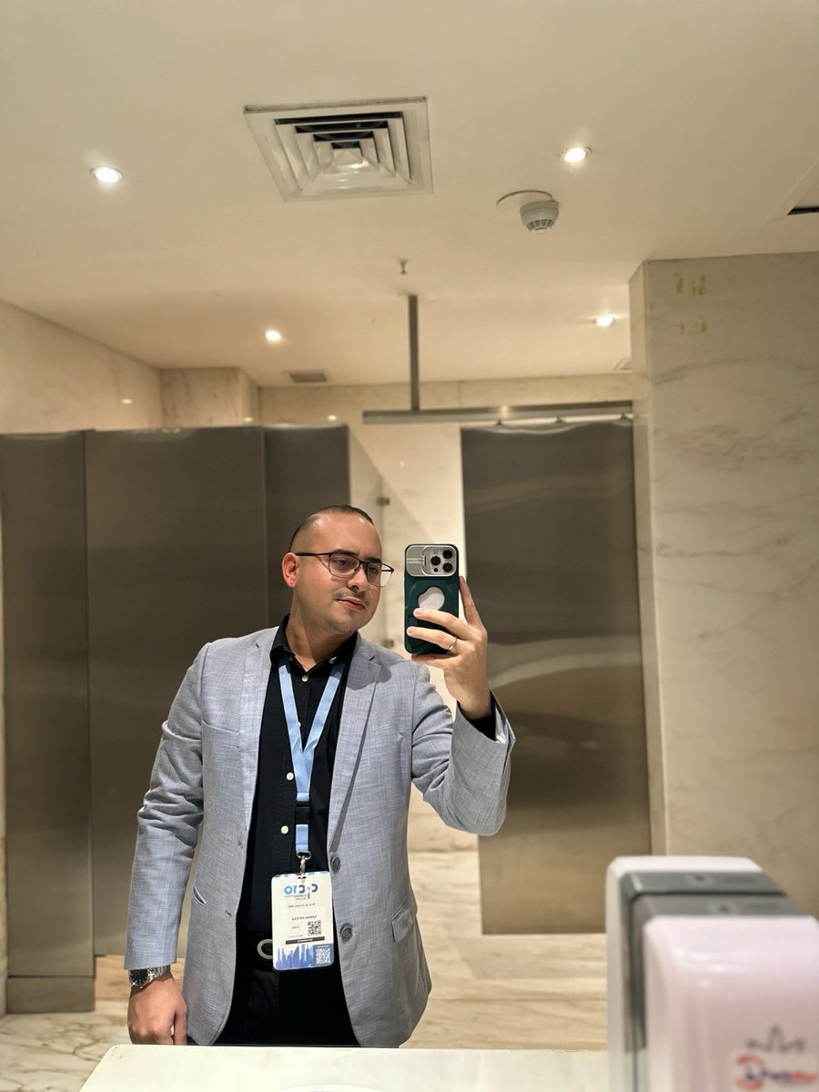 _adrian02's tweet photo. Día 1 de Congreso Internacional de Cumplimiento 🙌🏻 https://t.co/4sroPhfWDZ