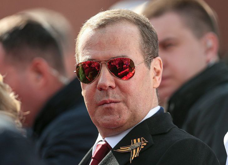 شؤون روسية 🇷🇺:
⚡⚡ نائب رئيس مجلس الأمن الروسي:
ميدفيديف :انضم ترامب تمامًا إلى أوروبا المجنونة.
الولايات المتحدة هي عدونا، و"حامل السلام" (ترامب) الثرثار لديهم أصبح الآن بشكل كامل على طريق الحرب مع روسيا.
لكن هناك جانب إيجابي واضح في حركة أرجوحة ترامب الأخيرة: يمكن ضرب الجميع