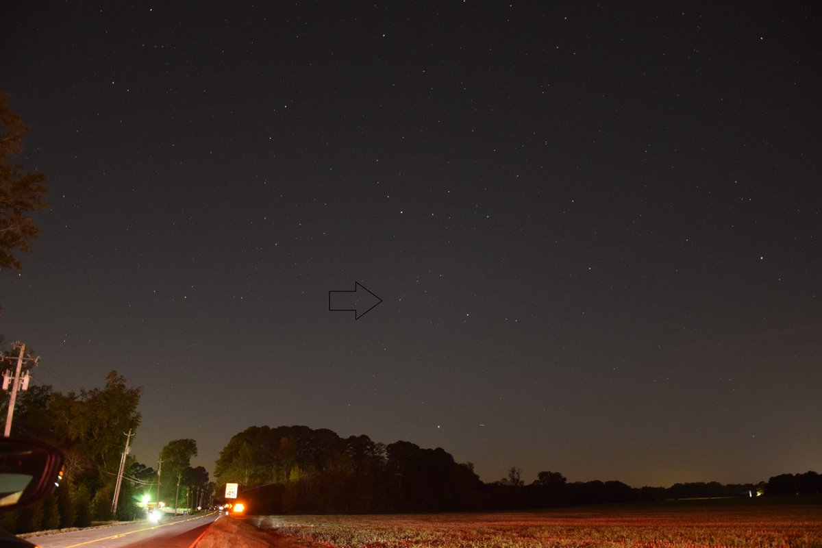 Comet Lemmon seen in Huntsville earlier this evening. Nowhere near as bright as Tsuchinshan-ATLAS or even Neowise, but can be easily spotted with a camera. 2000 ISO, 6-8s exposures. Bortle-4 sky.