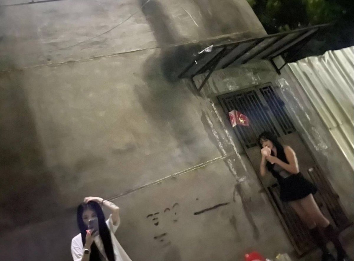 #柳州  #站街  #快餐
柳南区(航北路)大蓄糖业周边巷子里，拉客聚集地，一般晚上七点后，人数10来个左右，位置不固定，需要转一转，价位2张。