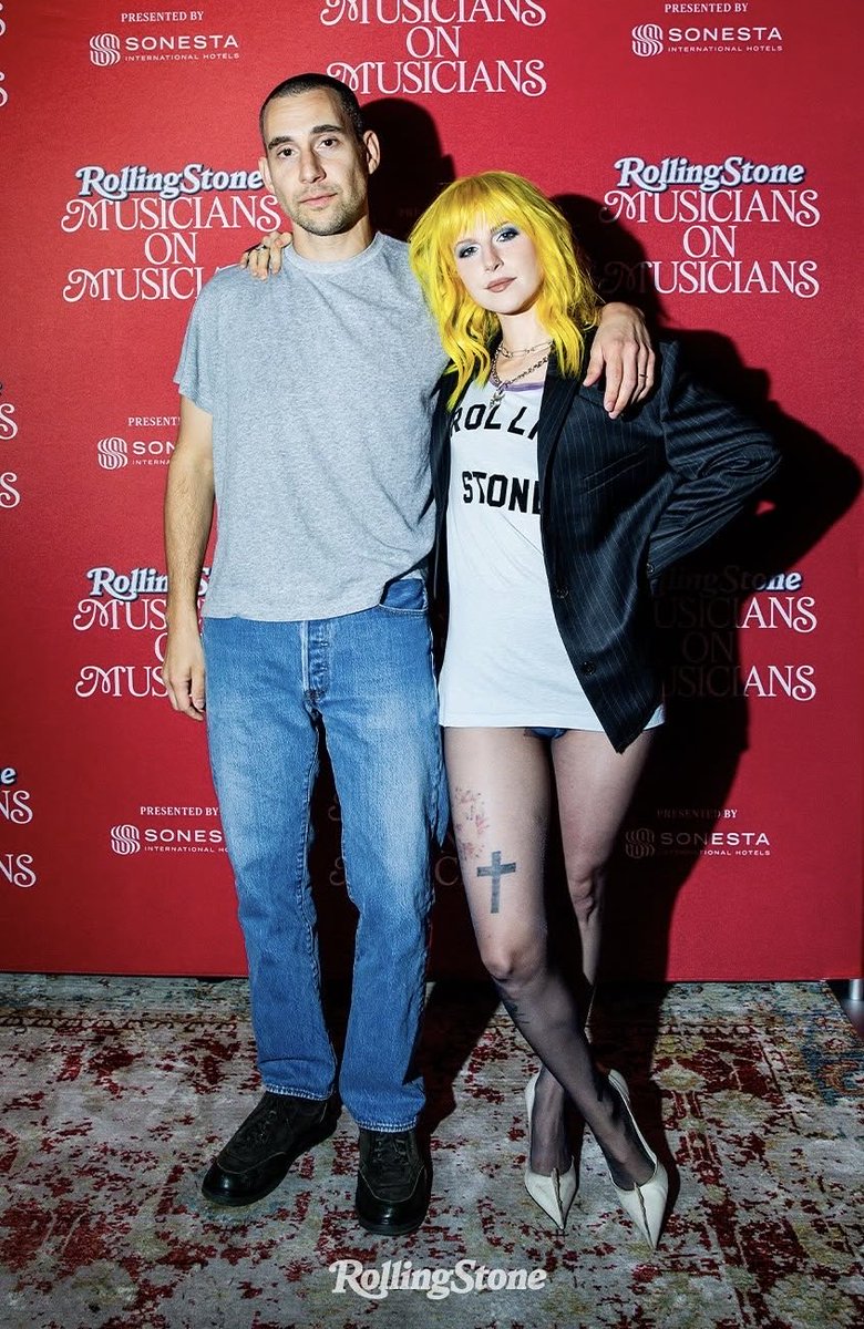 📸 Hayley Williams y #JackAntonoff esta noche en el evento ‘Musicians on Musicians’ de <a href="/RollingStone/">Rolling Stone</a> en Nueva York.