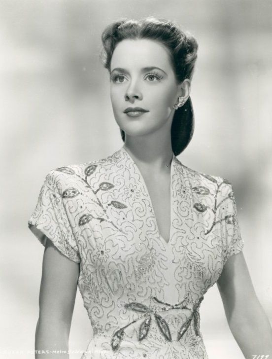 CemeteryGuide's tweet image. Oscar-nominated actress Susan Peters (“Random Harvest,” “Keep Your Powder Dry”) died on this date in 1952, at the age of 31. She’s at Forest Lawn Glendale.
