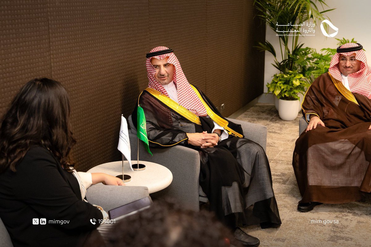 KSAembassyAUST's tweet photo. حضر سعادة #سفير_خادم_الحرمين_الشريفين لدى #أستراليا الأستاذ سلطان بن خزيم، المؤتمر والمعرض الدولي للتعدين والموارد #IMARC، الذي أُقيم في مدينة #سيدني الأسترالية خلال الفتره من 21 إلى 23 أكتوبر 2025م. والذي شارك فيه وفد #سعودي برئاسة معالي نائب وزير الصناعة والثروة المعدنية لشؤون التعدين، المهندس. خالد المديفر، وبمشاركة عدد من قادة قطاع التعدين والخبراء والمستثمرين. وزار سعادته الجناح #السعودي الذي نظمته #وزارة_الصناعة_والثروة_المعدنية، حيث استعرض الجناح السعودي الفرص الاستثمارية في قطاع التعدين بالمملكة ضمن رؤية المملكة 2030م،
