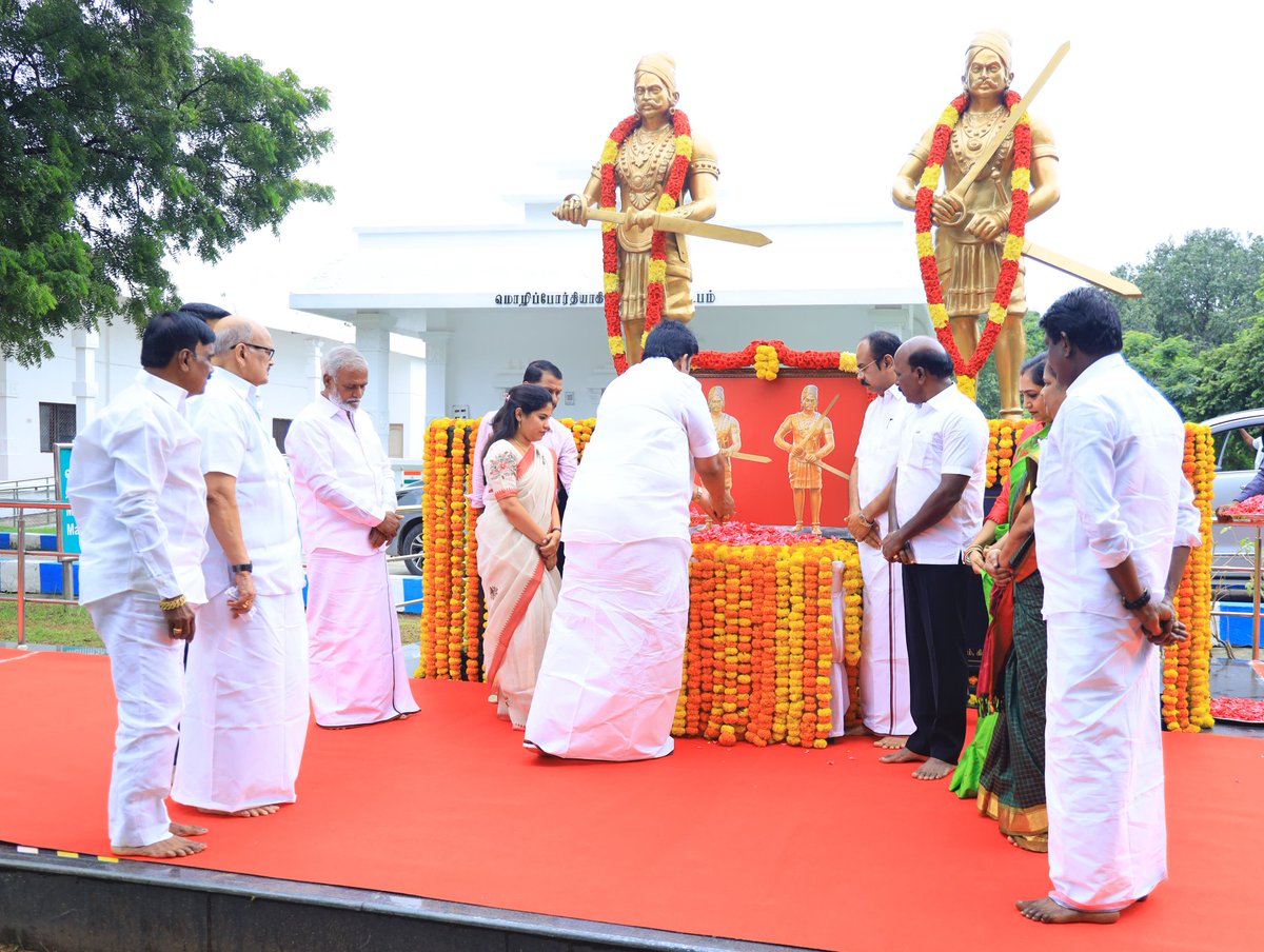 சிவகங்கை சீமையை ஆண்ட மருது பாண்டியர்களின் நினைவு நாளை முன்னிட்டு காந்தி மண்டபத்தில் அமைந்துள்ள அன்னாரது திருவுருவச் சிலைக்கு மாண்புமிகு அமைச்சர் பெருமக்களுடன்  மாலை அணிவித்து மலர் தூவி மரியாதை செலுத்தினோம்.