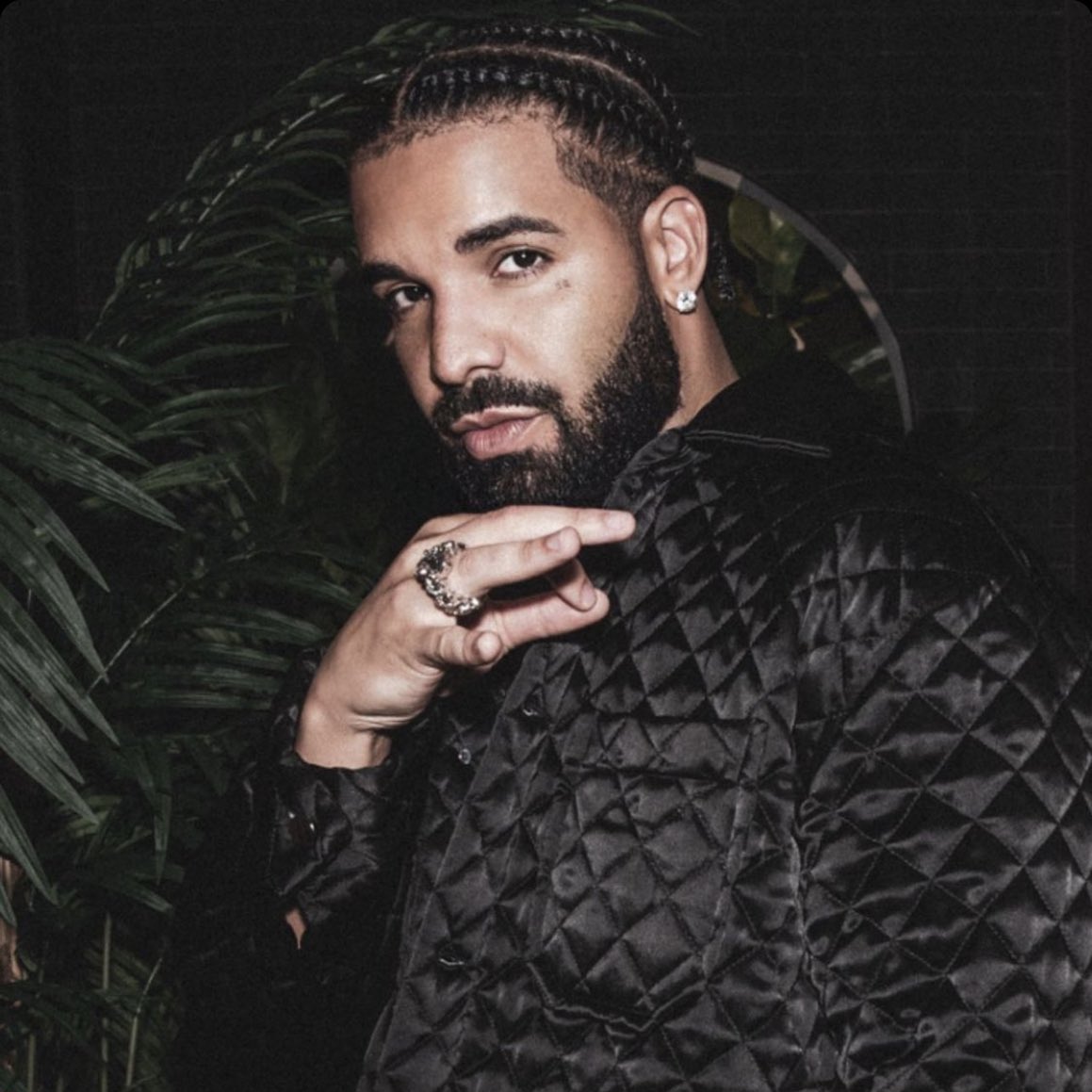 ThePopTingz's tweet image. Happy 39th birthday to the rap legend, Drake