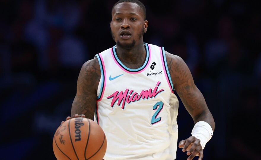 Sources say Terry Rozier allegedly tipped off mob-connected bettors that he’d leave a March 23, 2023 game early triggering $200K+ in “under” bets before tipoff.

The info reportedly spread through gambling rings tied to NYC crime families.

#NBA