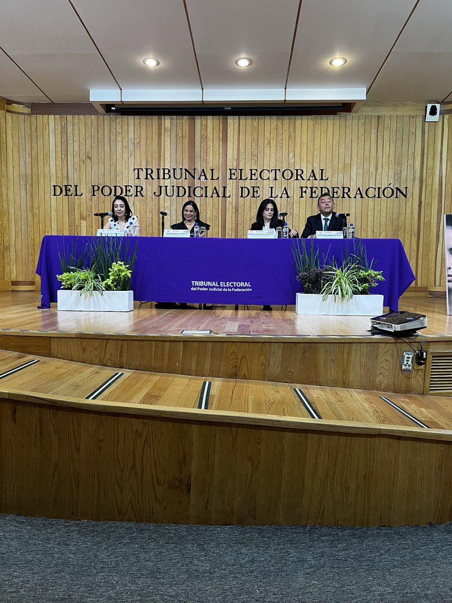 lovadograjales's tweet image. En la  #FILTE. Presentación del libro “Justicia electoral paritaria” @UbijusEditorial