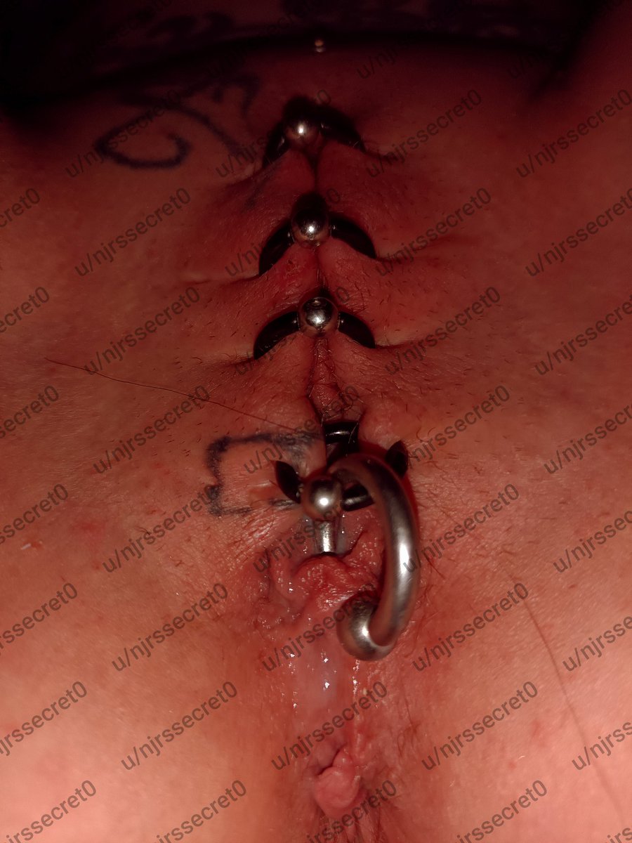 My pussy is starting to leak of lust from behind lock for locktober

fans.ly/Baby_lips/t2