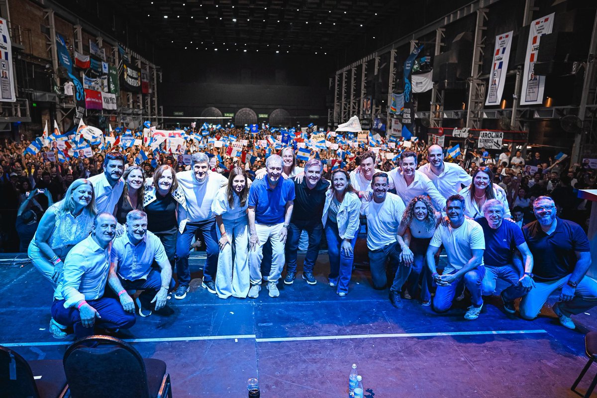 miguelsiciliano's tweet photo. 🇦🇷 ¡EL DOMINGO ES CON PROVINCIAS UNIDAS!

Llegamos al fin de una campaña en la que mostramos que con #ProvinciasUnidas otro país es posible. Una #Argentina productiva, que apueste por el empleo y la educación, con diálogo y no con atropellos, con humildad y no con soberbia.

En #Córdoba tenemos equilibrio fiscal desde hace más de 20 años, pero cuidando a la gente, a la salud, construyendo universidades y haciendo obras de infraestructura que permiten el progreso. Y todo con un profundo espíritu federal.

Es @JSchiaretti uno de los artífices de esto. Un hombre con experiencia de gestión, capaz de construir consensos y también de defender a #Córdoba por encima de todo, como siempre ha hecho. Y está acompañado de seis gobernadores de algunas de las provincias más productivas del país, porque el interior tiene mucho para decir en la reconstrucción de la patria y porque estamos cansados de que la prioridad siempre sean los intereses de los porteños.

Los cordobeses necesitamos seguir juntos y unidos, por eso, el próximo domingo vamos con #ProvinciasUnidas. Vamos a llevar este modelo a todo el país. Votemos por seguir avanzando hacia el futuro, votemos #PorCórdoba, #PorJuan, votemos #ProvinciasUnidas.