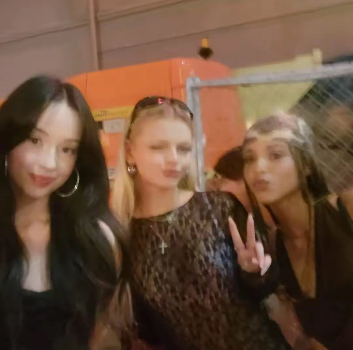 preludeupdate's tweet image. 🌟 - Atualização de foto ot3 com Samara, Lexie e Emily no show da ADELA ♥️