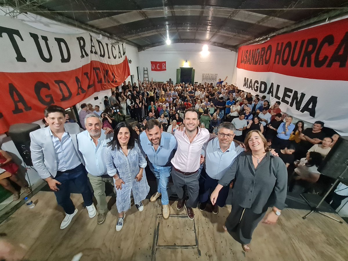 Junto a intendentes y dirigentes del radicalismo y la Coalición Cívica, <a href="/JuanmaLopezAR/">Juan Manuel López</a> cerró su campaña en Magdalena: “Le pido a la sociedad dos cosas: que vaya a votar y que no caiga en la trampa de la polarización. Nosotros podemos aportar rigurosidad y seriedad al Congreso”.