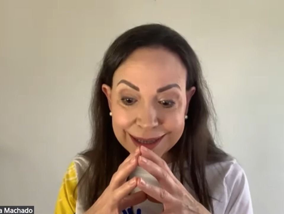 <a href="/ElGanadorHenry/">YO SOY 🇻🇪🇺🇸✈️</a> Cayo maduro? que celebran? estan ya como ella gente controlense vayan a terapia en serio o si no terminaran con la cara de la paranoica esa