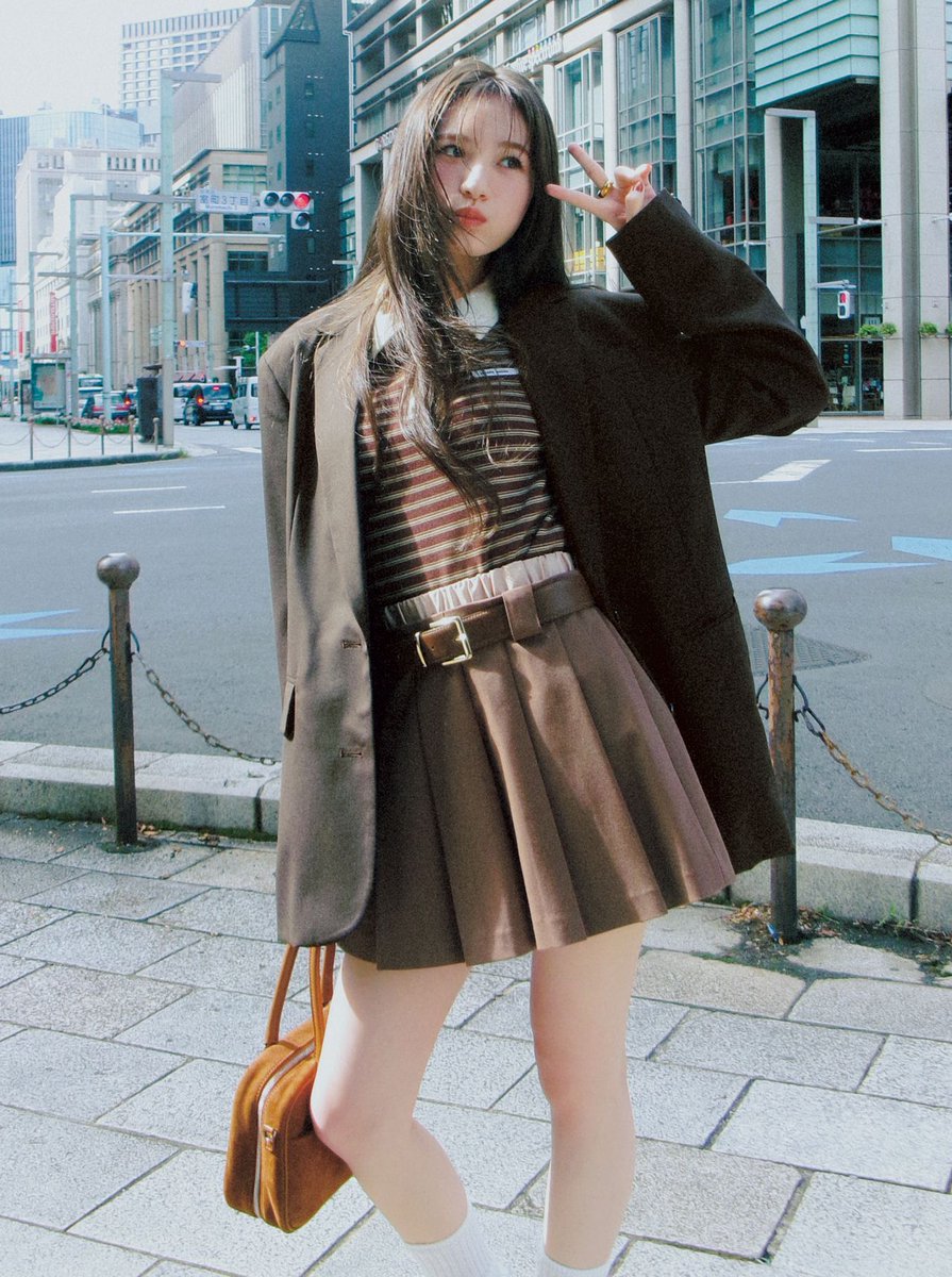 ModulationWheel's tweet image. 【10／24のコーデ】スタイルを盛るなら♡ プリーツミニで今どきプレッピーに！ buff.ly/7HwFeAL
