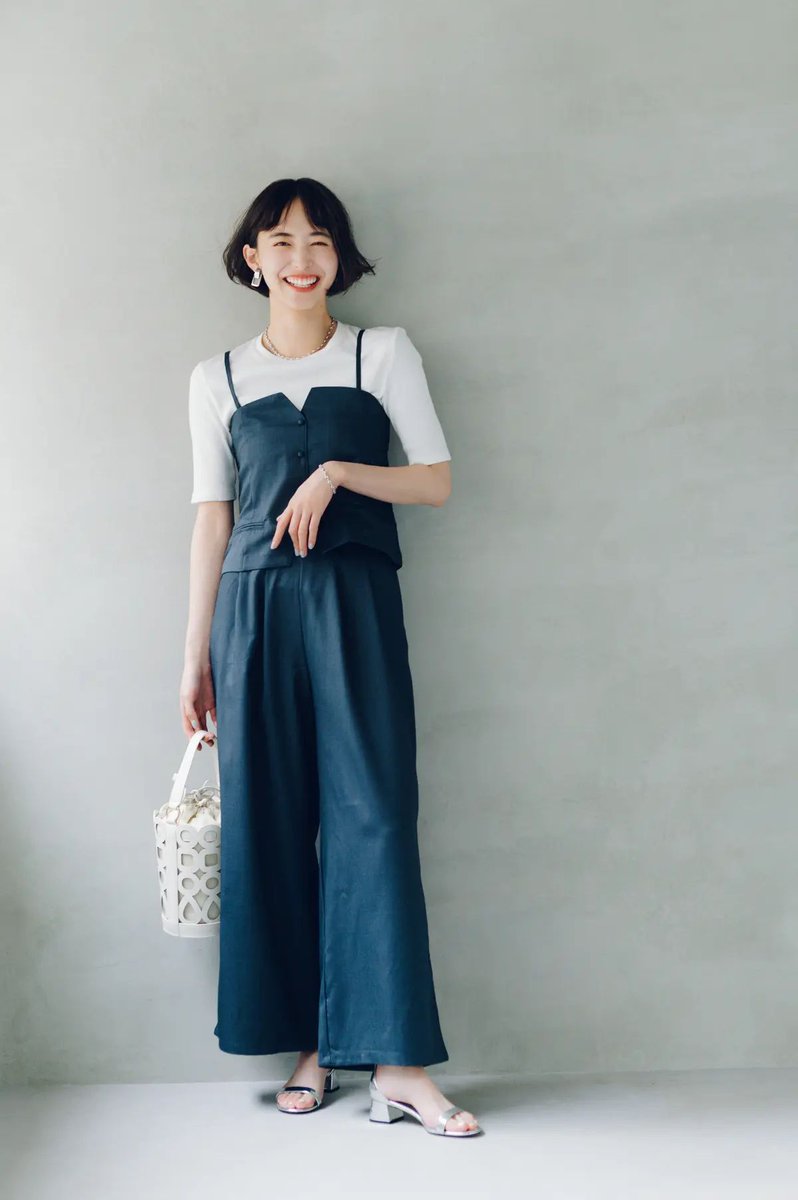 ModulationWheel's tweet image. 井桁弘恵　セットアップコーデ　全身コーデ (【井桁弘恵の通勤コーデ】夏中着回せるリネンライクなセットアップが頼れる | MORE) buff.ly/BPq09CL