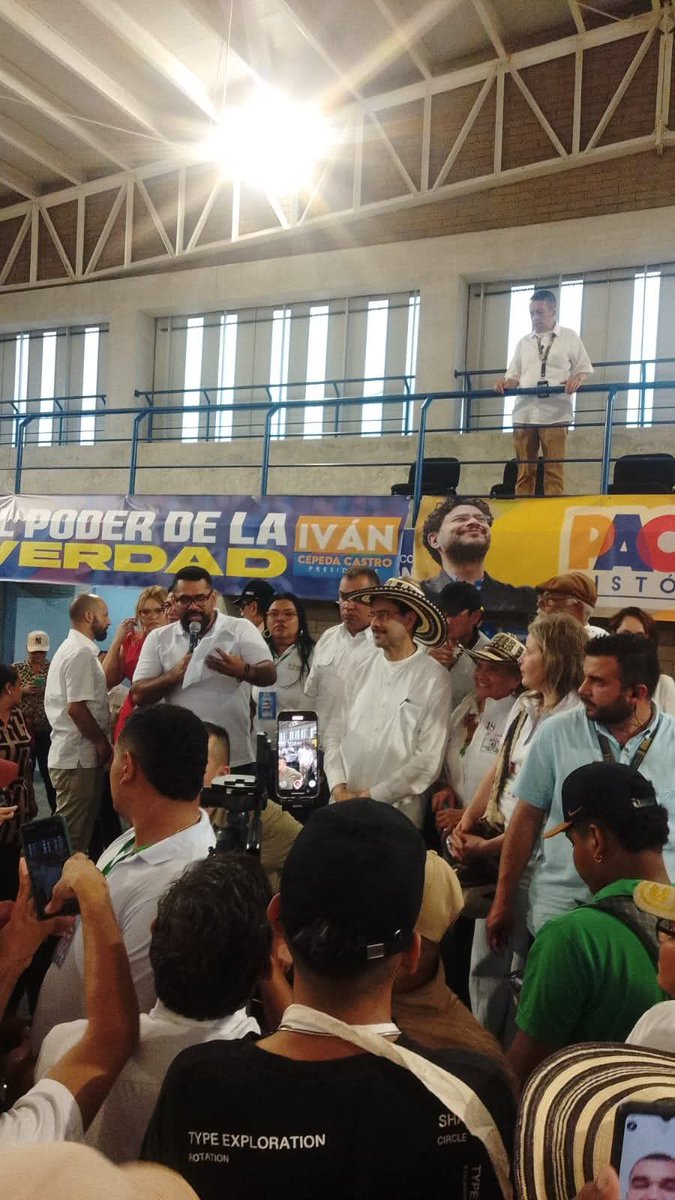 La #Lidereza <a href="/yalemazon/">Yalenis Mazon.</a> vuelve a demostrar su poder de convocatoria, al meter más de 2.000 personas en la margen izquierda Urbanización Vallejo para recibir al precandidato a la presidencia <a href="/IvanCepedaCast/">Iván Cepeda Castro</a>. #CazandoLaNoticia