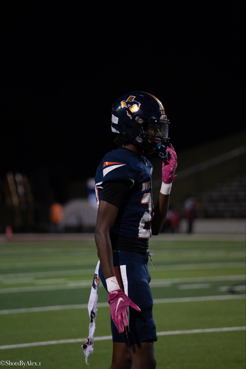 Checkout my film💯
hudl.com/v/2SpkMB
6’2, 170lbs
6’10 Wingspan
8’8 Standing Reach
40: 4.46
100m: 10.7
200m: 21.8
2nd year DB
Dual Credit Student
(all college classes)
STATS:👇🏾
-6 ints
-5 pbs
-12 tackles (8 solo)
-2 tfls
-1 defensive touchdown(pick 6)