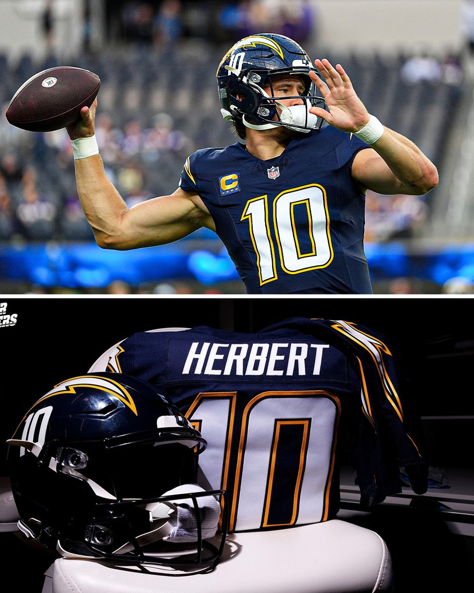 YahooSports's tweet image. Chargers are THROWING IT BACK ⚡

What do you think of the navy unis? 🤔