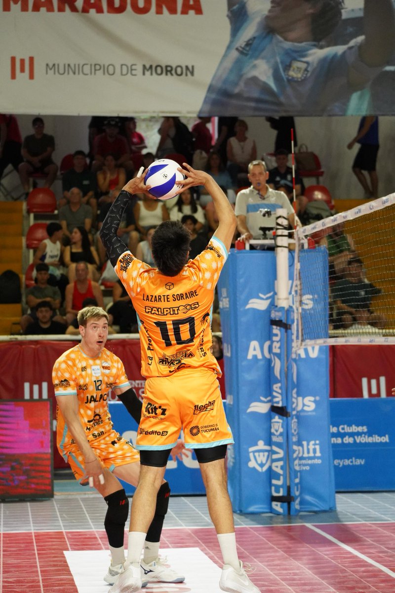 MonterosVoley's tweet photo. #SuperCopaACLAV El "Naranja" no pudo esta vez.

➡️ Fue 1-3 ante San Lorenzo con parciales de 19-25, 25-23, 20-25 y 21-25. @nahuel.rojas7 fue el goleador del partido con 28 puntos.

Mañana desde las 18:00 el plantel jugará por el terxer y cuarto puesto.

#OrgulloNaranja #SomosMVC https://t.co/CMJ70pMKKf
