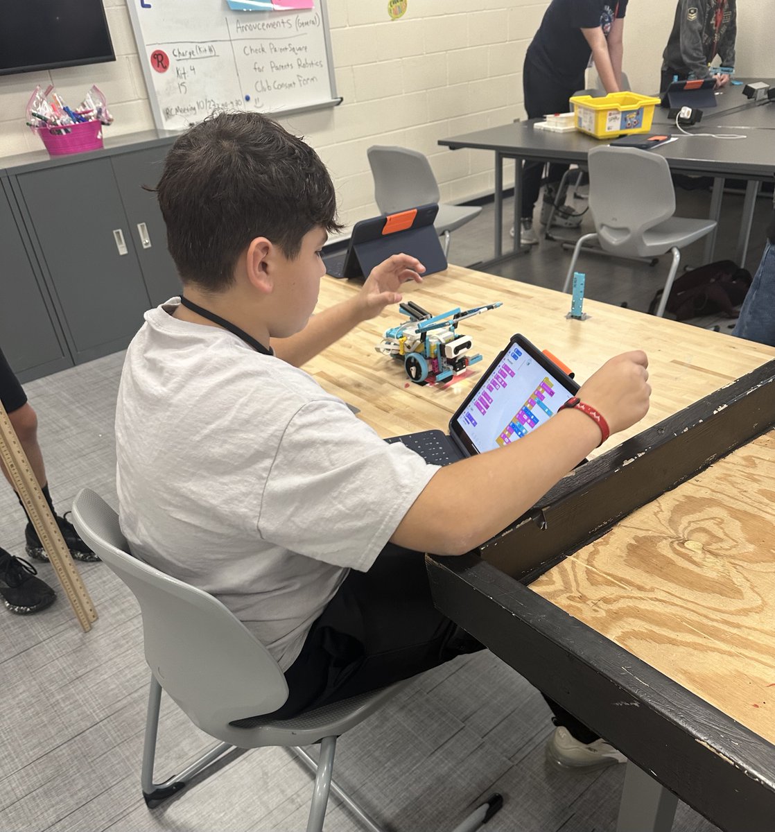 MISDRiverValley's tweet image. Students in Robotics were programming &amp;amp; coding today!