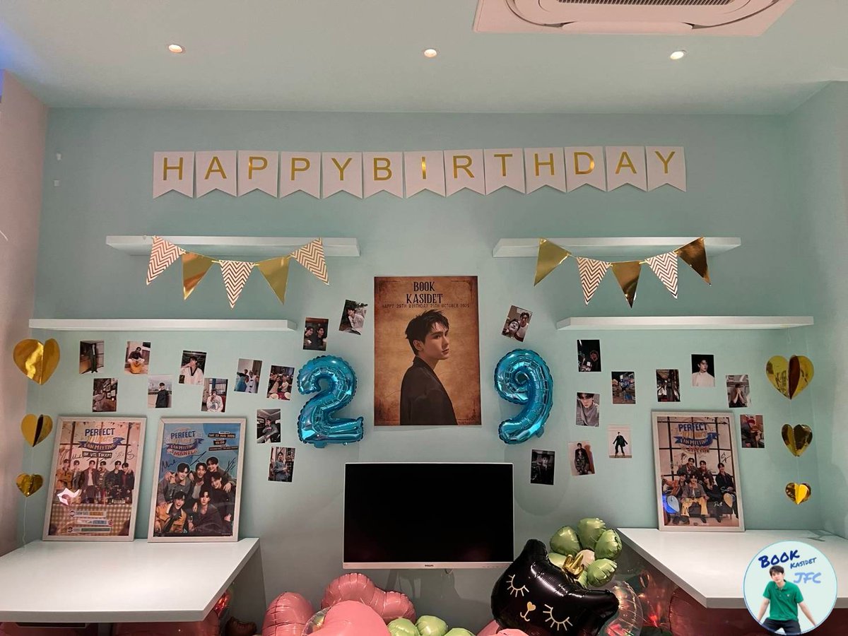 《大阪》
大阪心斎橋Kpopカフェ 【OSHI ni MUCHU】様

<a href="/042610_0204/">大阪心斎橋Kpopカフェ【OSHI ni MUCHU】</a>

本日 12:00～イベント開始です🍅
素敵な店内装飾を是非お楽しみください✨

期間は本日から27日（月）まで！
皆様のご来店お待ちしております🩵

#29thMysteryCaseBook
#kasibook29thBD_JP