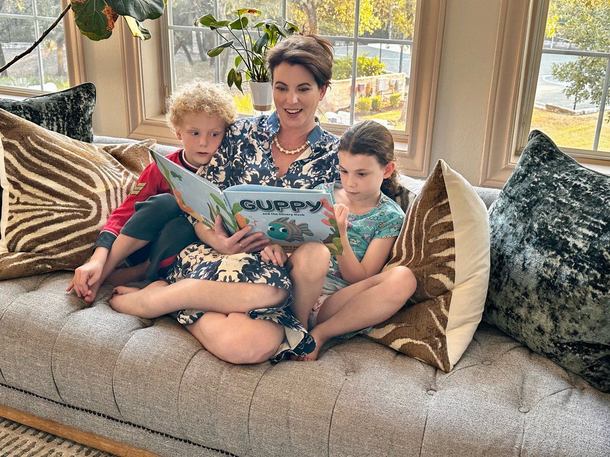 RandyPCD's tweet image. Thanks to the kids who love “Guppy and the Silvery Hook.” Teacher Misty Tate, and Hyde Park Elementary Class, Ellen Troxclair and the kids, and of course…sweet Caroline.  Ordered yours from Amazon.com today!

@ellentroxclair @mistytate @hydeparkschoolsaustin