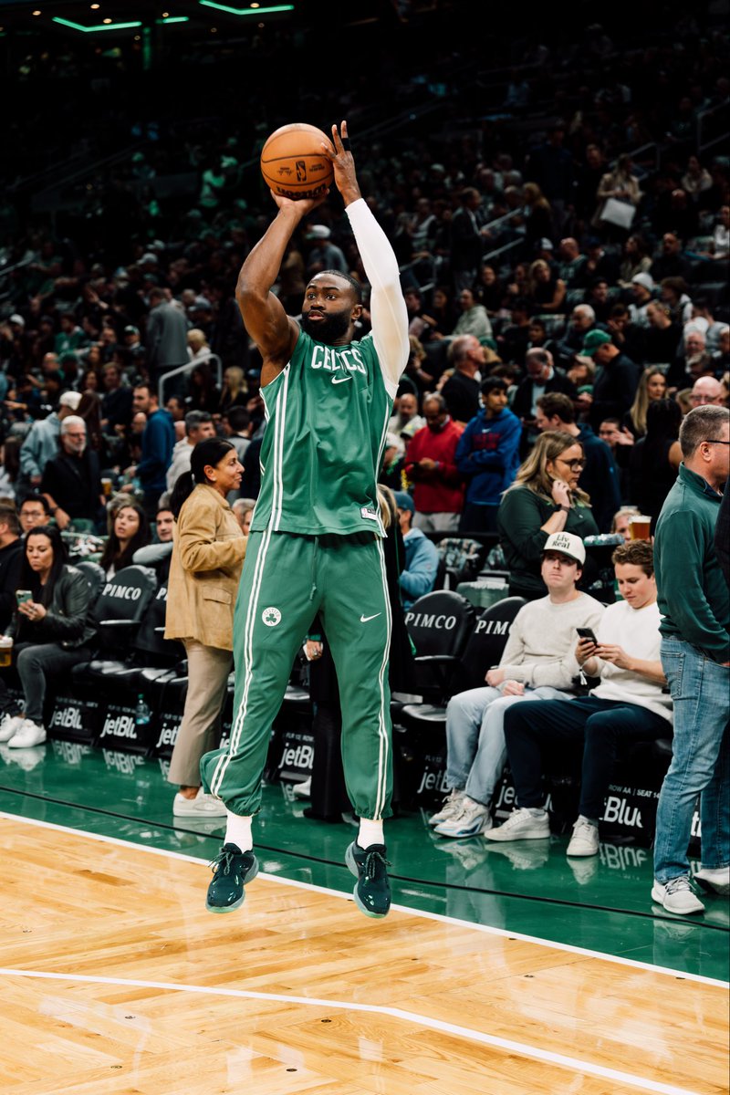 741Performance's tweet photo. The Frequency hits the court 🛸
@FCHWPO debuts the Galactic Green Rovers during the season opener against the Sixers.
#741Performance #GalacticGreen https://t.co/44cSIlUJx5