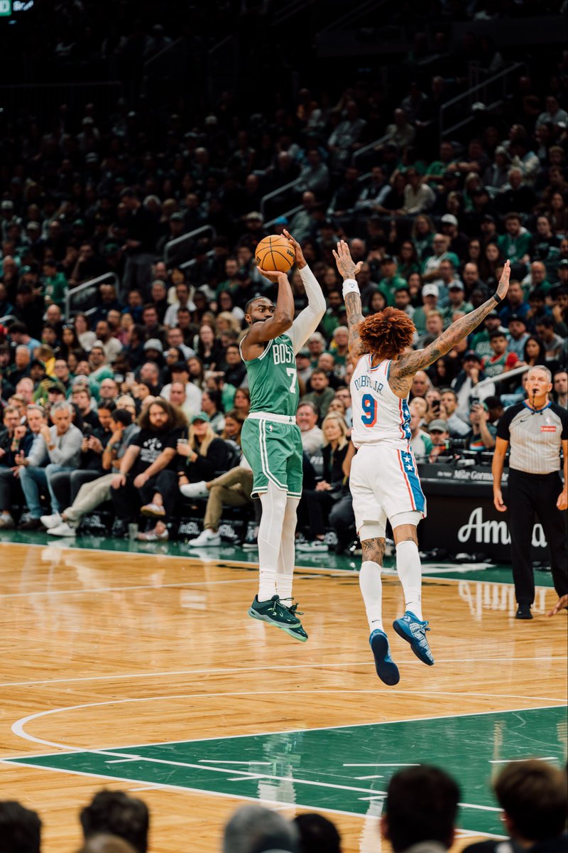 741Performance's tweet photo. The Frequency hits the court 🛸
@FCHWPO debuts the Galactic Green Rovers during the season opener against the Sixers.
#741Performance #GalacticGreen https://t.co/44cSIlUJx5