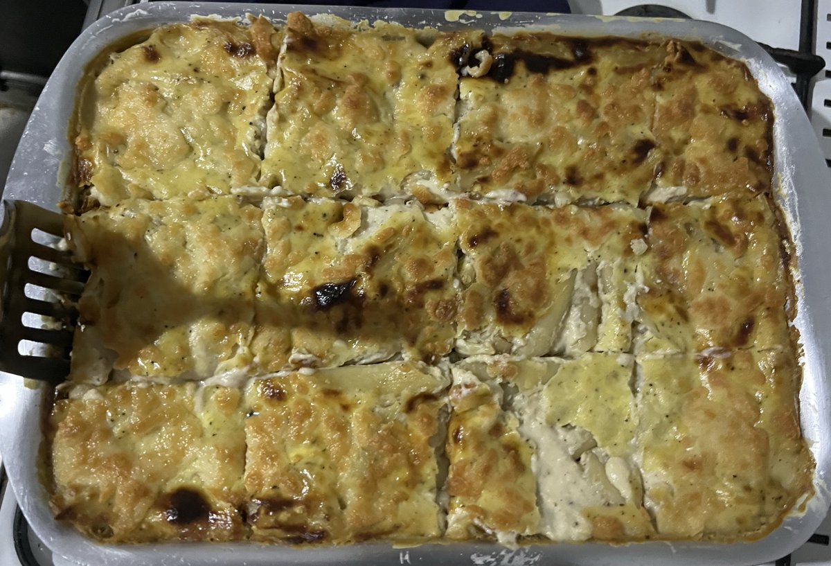 النهاردة عملت لخطيبي حبيبي احلى صينية مكرونة بشاميل 😍🙈
من ادفى اللحظات بعد فترة طويلة اوي معنديش وقت لأي حاجة غير الشغل ♥️