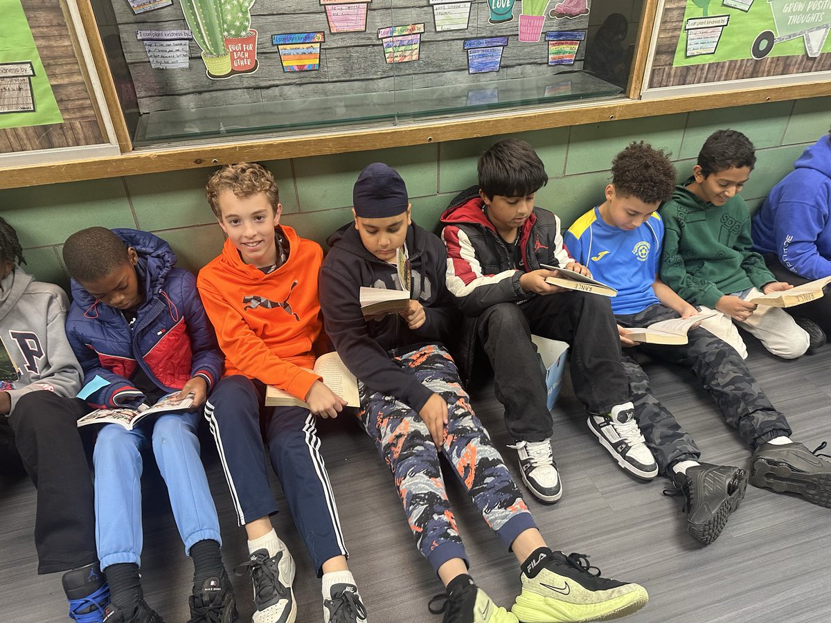 We dropped everything and read! 📚 #happeningathowell