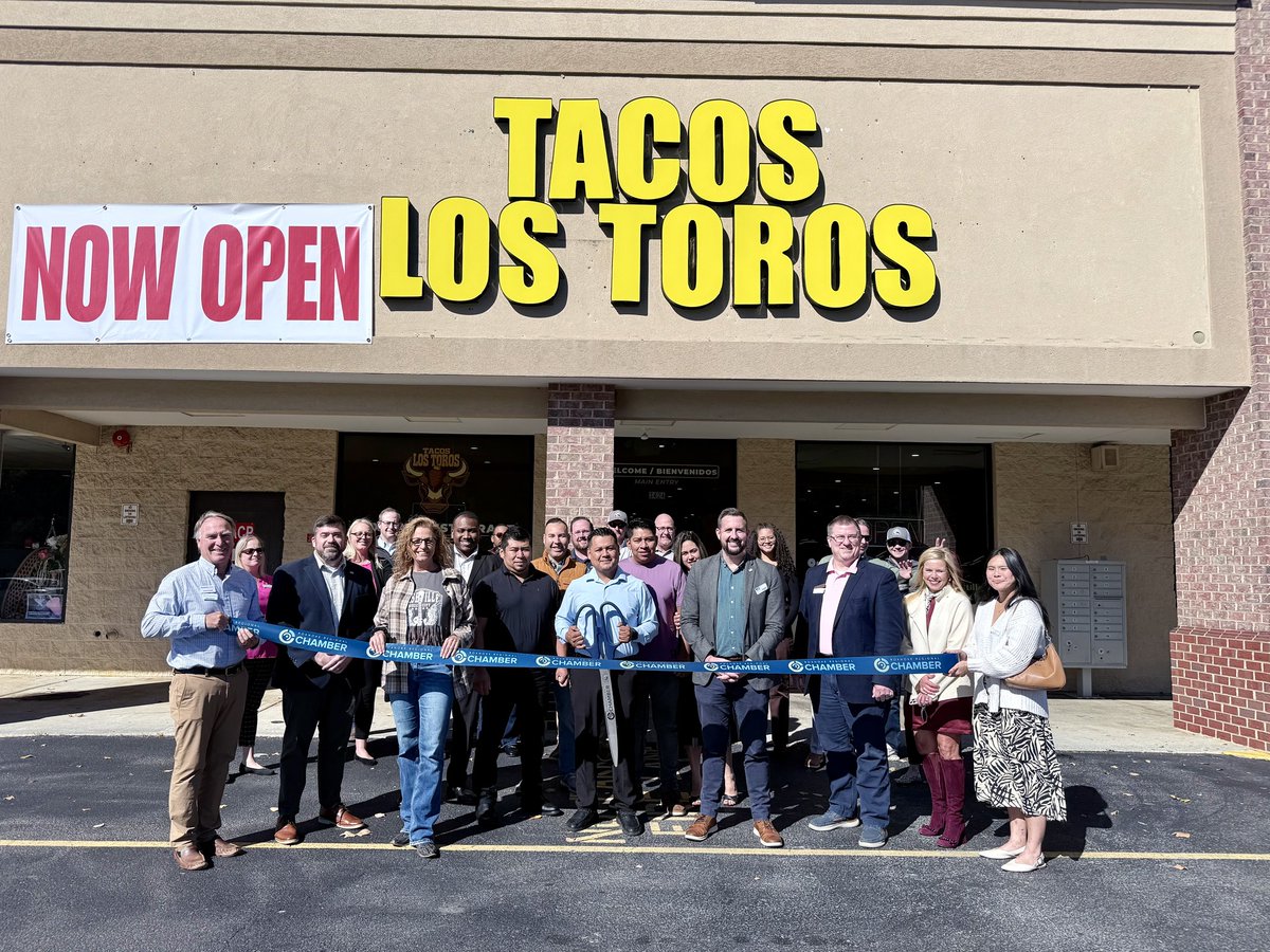 WFXRnews's tweet image. The Roanoke Regional Chamber is celebrating Tacos Los Toros’ opening of a new location on Orange Avenue Northeast! Our latest article has more about who was in attendance at the ribbon cutting today. 🔗 wfxrtv.com/city-of-roanok… #wfxrnews #livinglocal #roanokenews