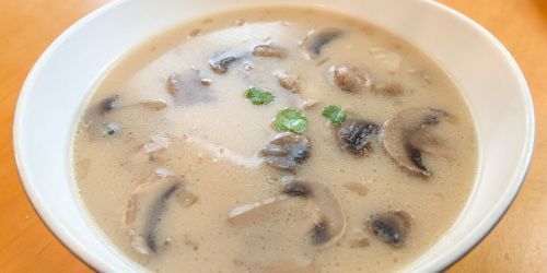 FluxingWell's tweet image. Craving something #cozy and lemony? This lemon grass #soup recipe is my go-to for turning those fragrant stalks into something way more impressive than mulch. A flavor-packed meal hero every time. #lemongrass #Thaisoup #easyThairecipe #lemongrasssoup fluxingwell.com/lemongrass-sou…