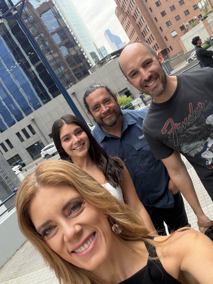 Con mi querida <a href="/PaulaCatena/">Paula Catena</a> hemos estado trabajando hace tiempo en un nuevo proyecto #ComoTeLoExplicoPodcast (ya se viene la vieja en X) mientras nos pueden seguir en IG !!! En la cuenta  @comoteloexplicopodcast
Un podcast en que queremos explicar la política en simple, tenerles