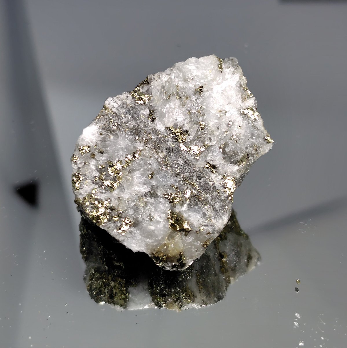 尾去沢鉱山の自然銅(父親は坑道掘りでした) 尾去沢鉱山の自然銅(