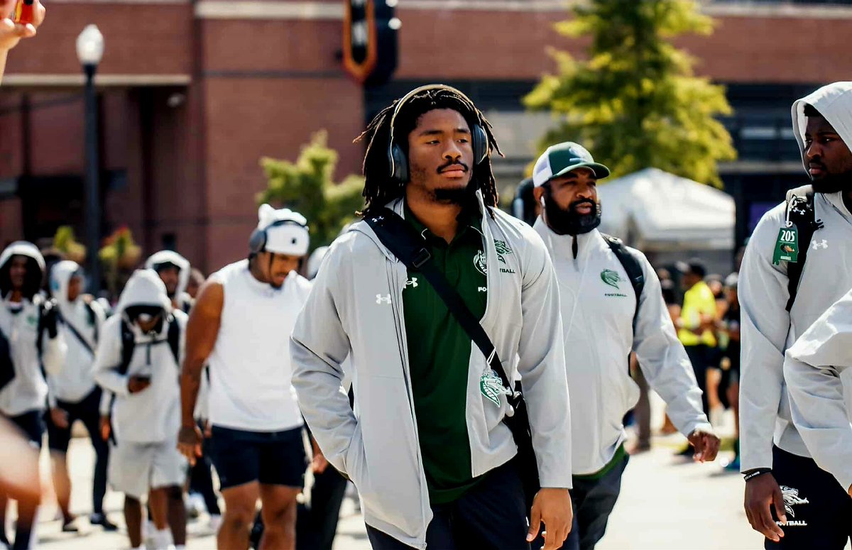 Amari_Brundidge's tweet image. Recap of last weekend since we got a bye. Not a day goes by that I'm not greatful to be a Blazer.#MoretoCome 🎱 🎳 😉