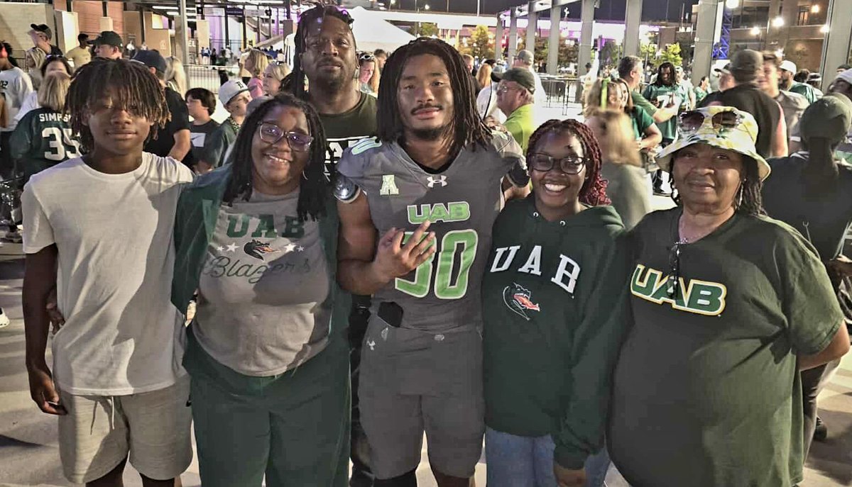 Amari_Brundidge's tweet image. Recap of last weekend since we got a bye. Not a day goes by that I'm not greatful to be a Blazer.#MoretoCome 🎱 🎳 😉