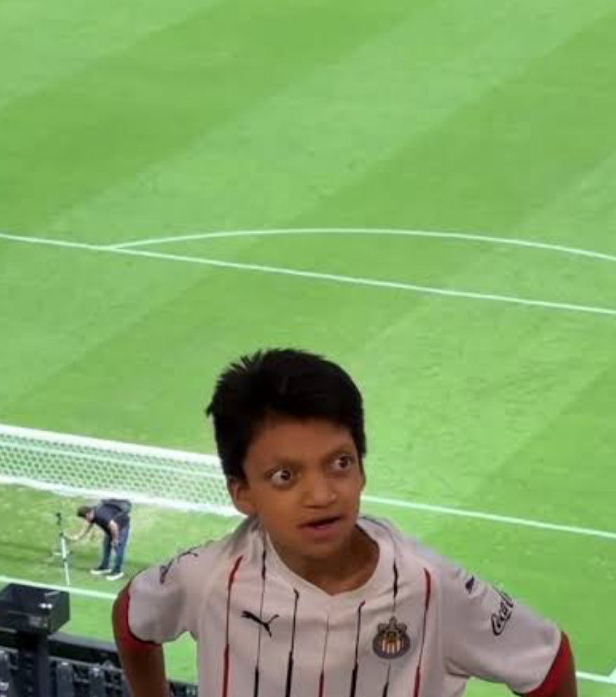 SebGtzP's tweet image. El down por lo menos iba bien peinado.