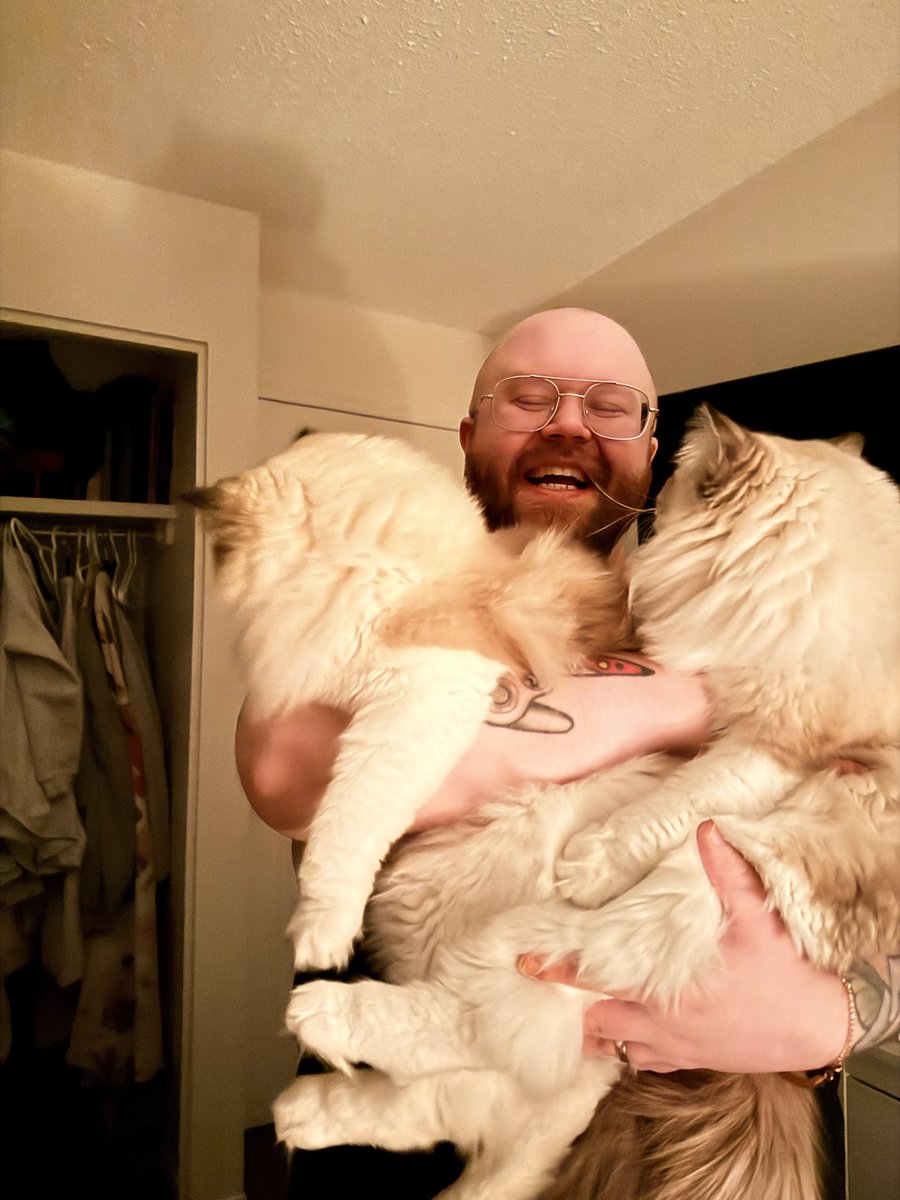 Definitely didn’t get it on the first try 🐥🐥
Love my dust bunnies 🛋️