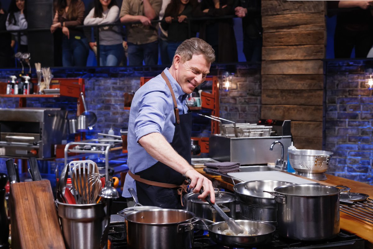 FoodNetwork's tweet image. Sunny&apos;s &quot;Ringers&quot; are bringing their A-game to the #BeatBobbyFlay kitchen👊

Don&apos;t miss @bflay, @sunnyanderson and @amandafreitag on an all-new episode of #BeatBobbyFlay, NEXT at 9|8c.