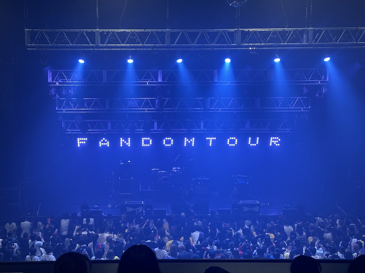 msy1755's tweet photo. 2025.10.23
FANDOM TOURファイナル🪽. ﾟ
3月のMAKE A BOOMから始まって、今年4度目のトンボコープでした！！りんくんMCからの「フラッシュバック」→「レインコート」→「HEART BEAT」→「彗星」の流れが良すぎたなぁ🥲❤️‍🔥 alt
#FANDOMTOUR https://t.co/mfMFp6VPe7