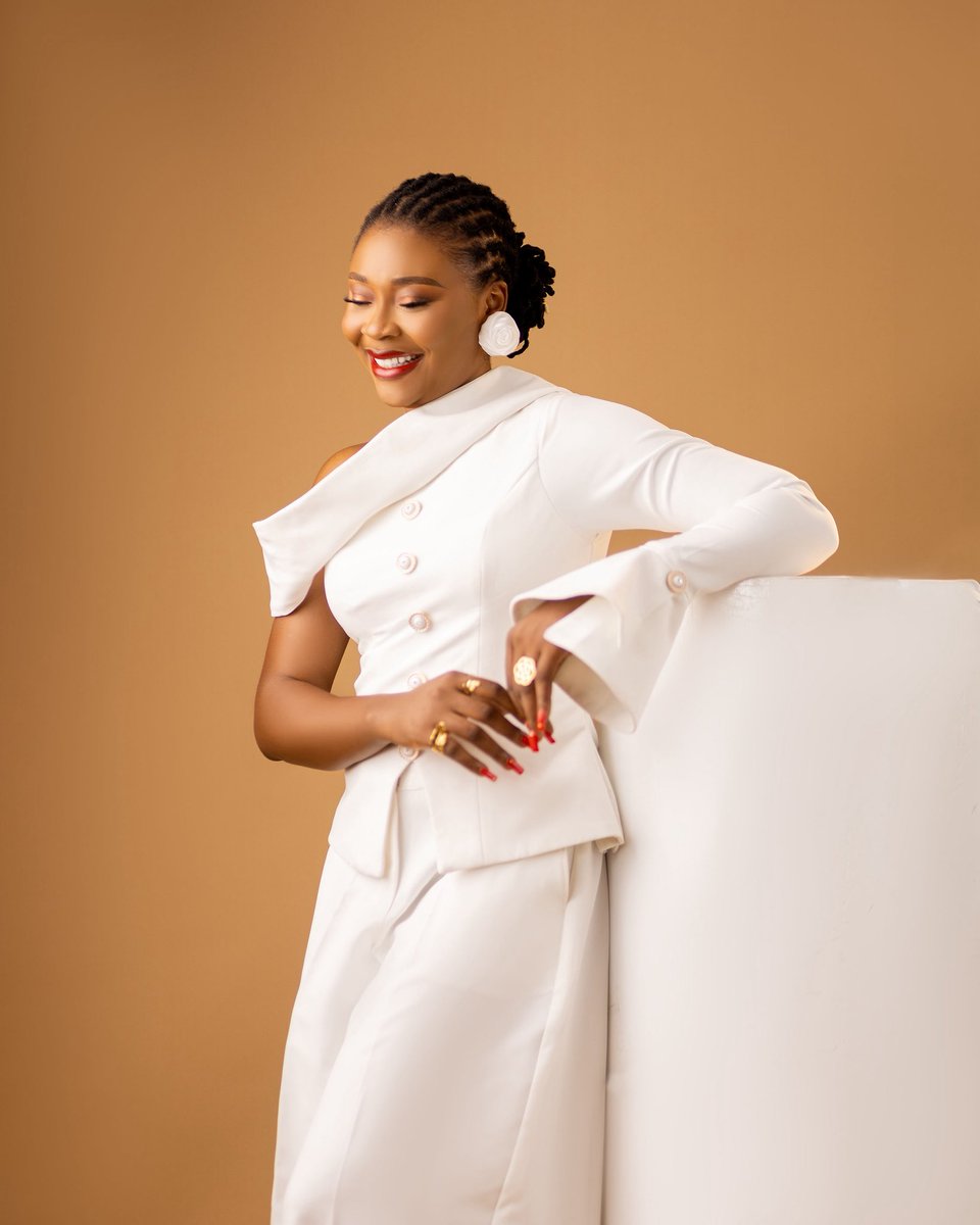 the_ewarade's tweet photo. This girl is GRATEFUL Lord, you did it again 🤩🤍 Happy birthday EWAJIMIRIADE 🤍
#birthday 
#GodDid https://t.co/0l3n8osmPx