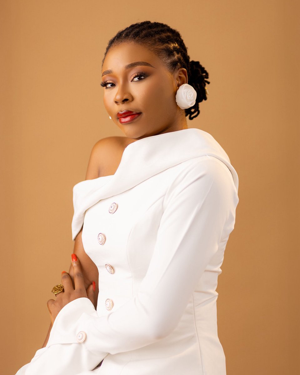 the_ewarade's tweet photo. This girl is GRATEFUL Lord, you did it again 🤩🤍 Happy birthday EWAJIMIRIADE 🤍
#birthday 
#GodDid https://t.co/0l3n8osmPx
