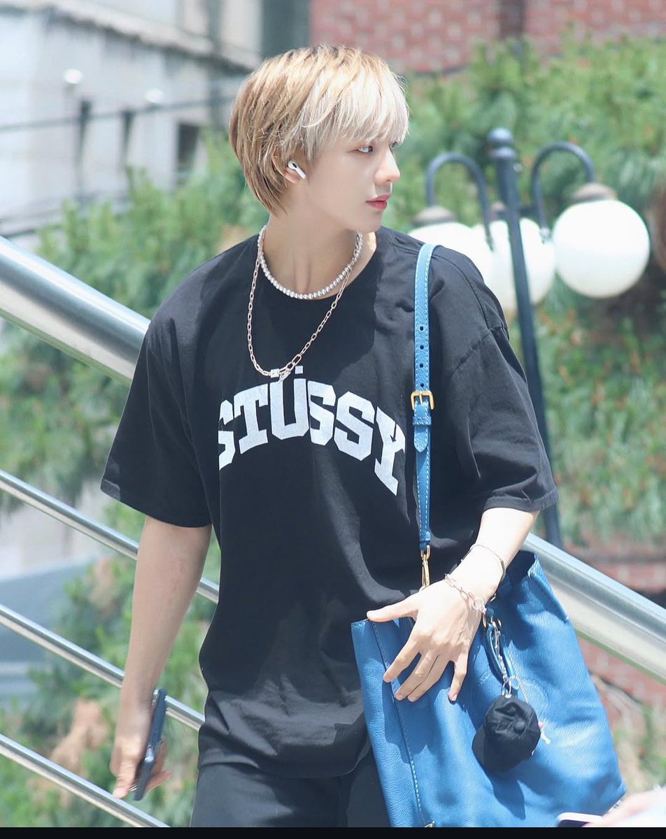 oyinnnaa's tweet image. kepalanya kembali seperti awal diri ini mencintai seorang sing🤏🏻