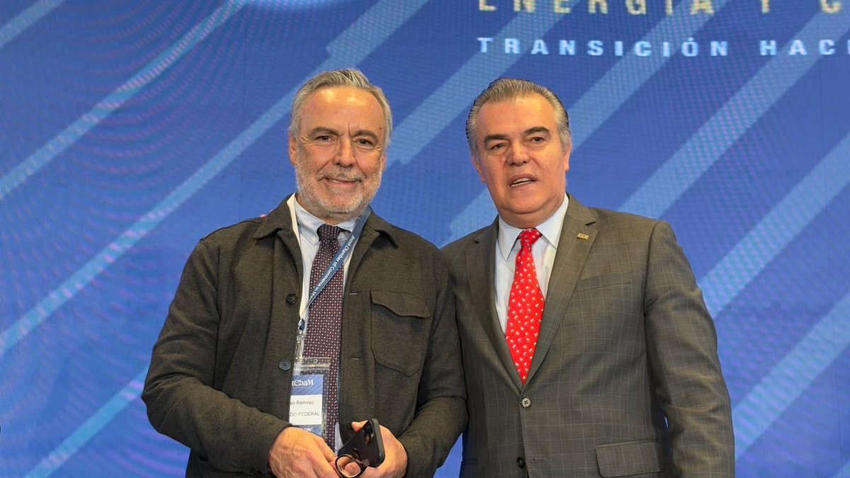 Fue un gusto saludar a <a href="/fcervantes5/">Francisco Cervantes Díaz</a>, presidente del <a href="/cceoficialmx/">Consejo Coordinador Empresarial CCE</a>. Es importante sumar fuerzas y capacidades entre los sectores público y privado para hacer crecer la economía del país y aumentar el bienestar de las personas.