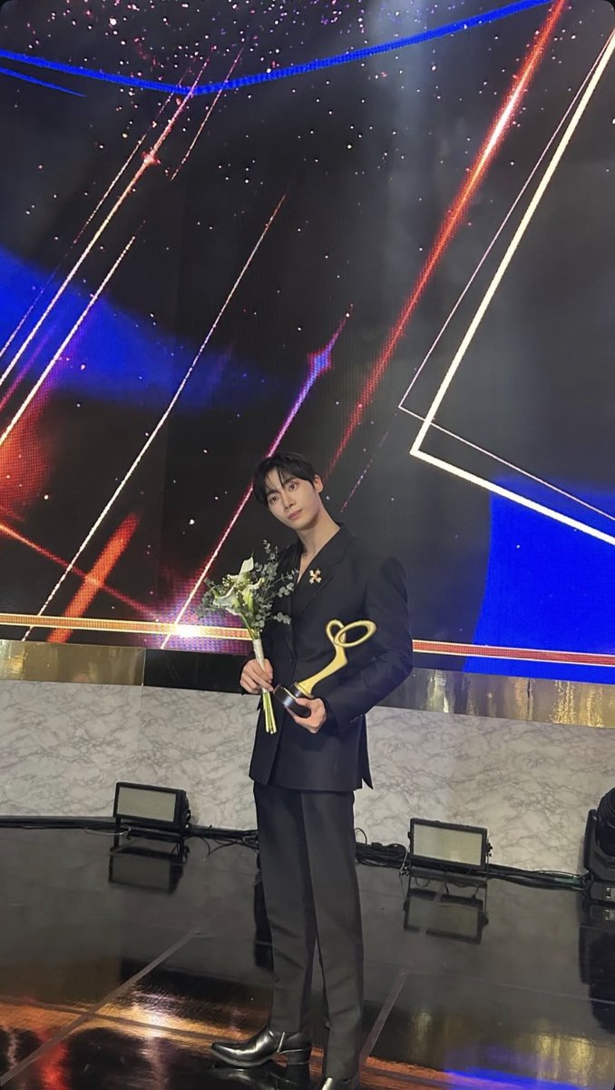 Chu0wo's tweet photo. 수상 축하해~~ https://t.co/Si9WYnCoAi
