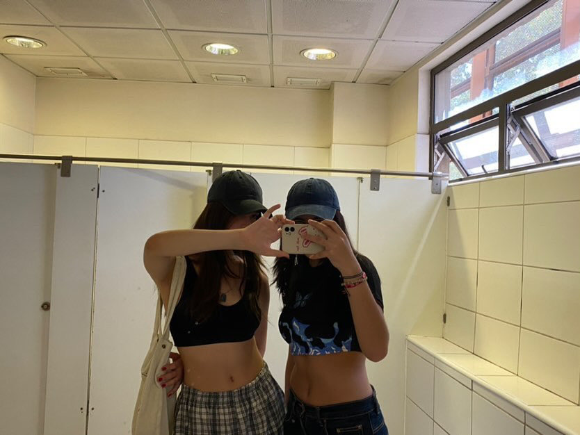 isxstrauss's tweet photo. Era una pendeja feliz, ahora soy una adulta triste KDJAKDHAKSB https://t.co/exaklTeXaN