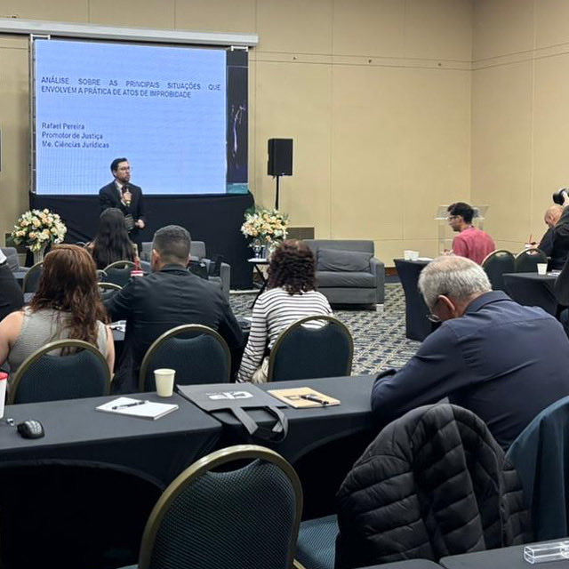Palestra sobre a lei de improbidade no 2 encontro nacional de controladores e auditores da administração pública